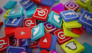 Sosial Media Sebagai Alat Berkomunikasi